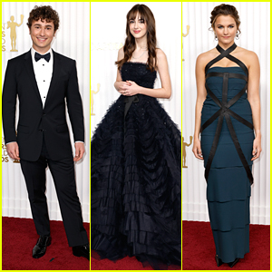 The Fabelmans' Gabriel LaBelle, Julia Butters & Chloe East Arrive for SAG Awards