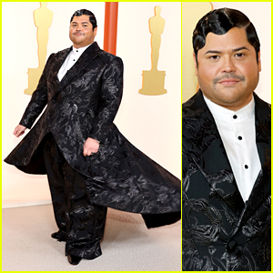 Harvey Guillen Twirls on the Carpet at the Oscars 2023