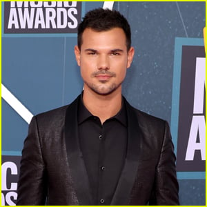 Taylor Lautner Heats Things Up in the Bathtub in Steamy New Pics