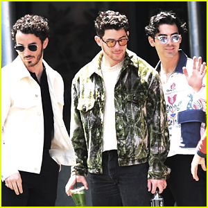 Jonas Brothers Run Into Fan While Out In NYC Between Meetings