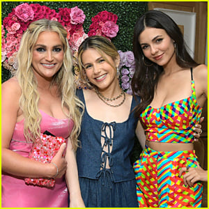 Victoria Justice Reunites with 'Zoey 101' Co-Stars Jamie Lynn Spears & Erin Sanders!