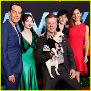 Brady Noon & Emma Myers Pose With Their 'Parents' Jennifer Garner & Ed Helms at 'Family Switch' Premiere